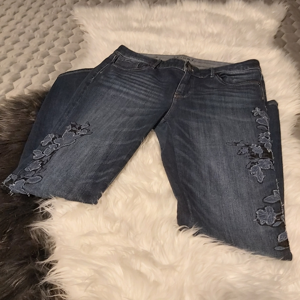 White House Black Market The Skinny Ankle Jean with embroidered flowers size 10